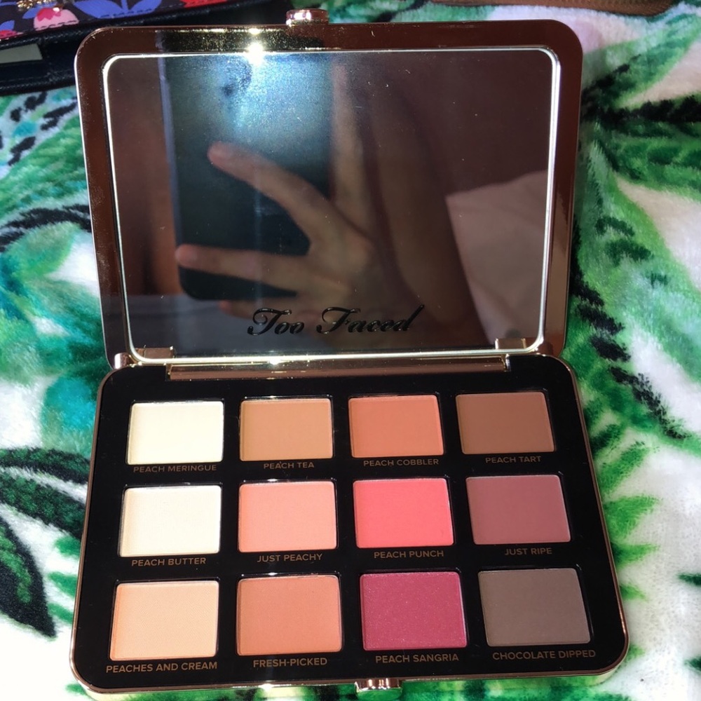 Too Faced Just Peachy mattes